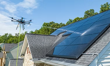 Drone reinigt zonnepanelen
